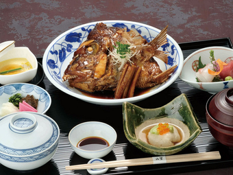 鯛かぶと煮膳