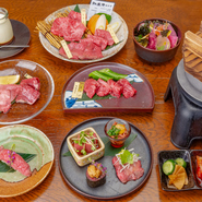 道産和牛を中心に、前菜や肉寿司も含めた多彩な肉料理を提供