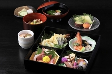 松花堂会席　すみれ