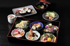 松花堂会席　みずき