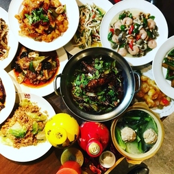 「上海風情」ならではのリーズナブルで気軽な本格中華料理をで味わえる美食コース。