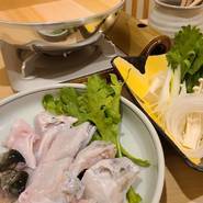「てっちり鍋」ふぐコースのメイン料理。てっちり鍋のあとのふぐ雑炊は絶品です。