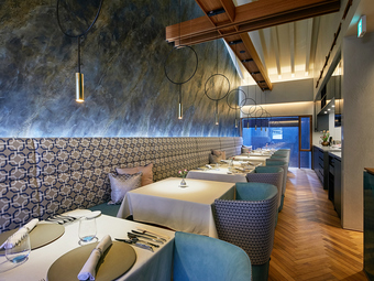 オープンキッチンの臨場感を、五感で愉しむ上質な時間