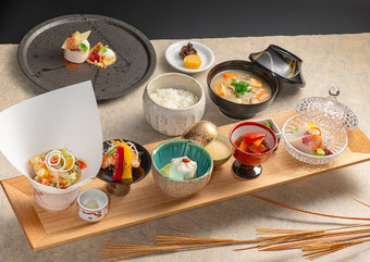 雅庭自慢のお料理を集めたランチ限定の月替わり特別御膳。