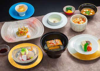 多彩な風味や食感の楽しさをご堪能いただける、趣向を凝らしたコース料理をご用意しました。