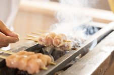 炭火で丁寧に焼きあげた、北海道でも大変希少で幻の鶏と言われている小樽地鶏を体験出来るコースです。