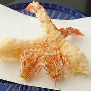政宗コースでは生け簀から出したばかりの巻海老の天ぷらをご堪能頂けます。＊昼の部でもご注文頂けます