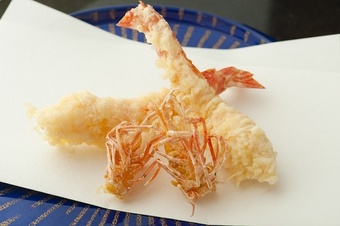 政宗コースでは生け簀から出したばかりの巻海老の天ぷらをご堪能頂けます。＊昼の部でもご注文頂けます