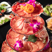 圧巻！そびえ立つ"牛タンタワー"！