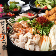 コラーゲンでプリップリな「博多塩もつ鍋」と「豚トロの塩だれレモン焼き」を是非！＋980円で2時間飲み放題