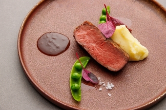 選べるメイン・季節のパスタや前菜を堪能できるディナーコース