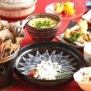 まさにド定番の鉄板ふぐコースです。４大ふぐ料理「刺身」「唐揚げ」「握り」「鍋」をご堪能いただけます。