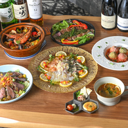 前菜からリブステーキ、〆の釜めし風パエリアまで全7品で旬の味覚を堪能。