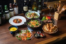 季節の前菜からスープ、旬の魚のカルパッチョ、お肉とお魚のWメイン、〆の土鍋パエリアまで全8品。