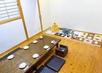 お子様がおられる場合は、オモチャや幼児向けのバウンサー等ご用意できます