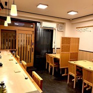 アットホームなこじんまりとした空間で、くつろぎのひと時をお過ごしください