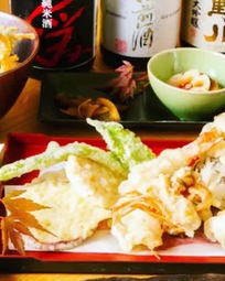 旬の天ぷらを揚げたてを一品ずつ