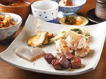 黒毛和牛と国産鶏のダブルメインで、気軽に楽しむ『お昼の特別ステーキコース』