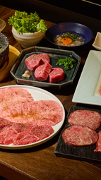 銘柄牛の【満熟鹿児島和牛】と【飛騨牛】を味わい尽くせる贅沢なコースです