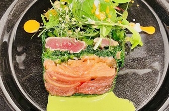お写真は前菜の一例です。