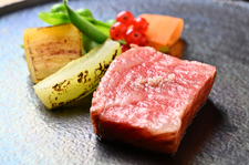 厳選した食材と調理法で心踊るひとときを演出いたします。
大切なあの方と是非お楽しみください