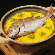 お祝いの定番「鯛ご飯」