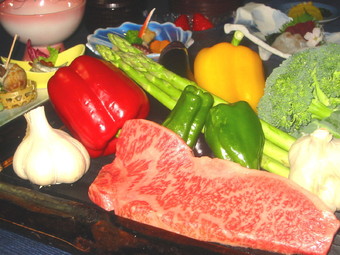 和牛ステーキの鉄板焼きが入った会席