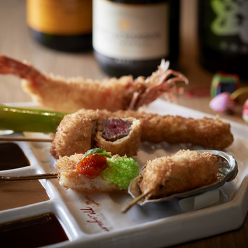 【Aランチ 】串揚げ10本、生野菜、ご飯もの、デザートなど（ご飯ものは串2本に変更することが出来ます。）
