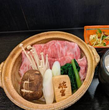 黒毛和牛すき焼き