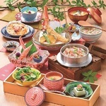 人気のかに釜めしのほかに、かに刺身、かに天ぷら、かにグラタンなどかにづくしのランチメニューです。