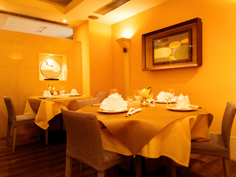 自然と会話が弾む創作料理を落ち着いた空間で味わいながら