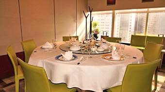 地上120mから望む新宿の夜景とともに本格北京料理を味わう