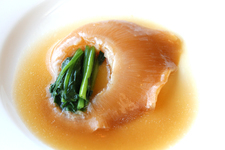 厳選した三陸産のフカヒレを使用