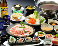 写真は5,000円のコース。
島津公コースは黒豚肉150ｇ鹿児島黒毛和牛を100ｇにてお楽しみ頂けます。