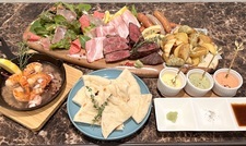 １次会に最適。平日のみの限定９０分コース！
パーティープレートとドリンク３杯付き！お得なコースです。