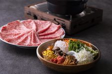 黒毛和牛のすき焼き　または　しゃぶしゃぶ