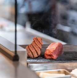 熟練の焼師が丁寧に焼き上げる