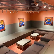 ゆったりとしたソファ席。
最大8名様までご利用いただけます。
防音、照明も調整可能です。