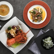 季節の食材と四川料理の多種多彩な香辛料や調味料が新たな味わいを生みだす自慢のコース料理