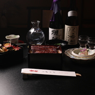 名店で受け継がれる、絶品のタレで焼き上げた鰻をお重でご用意いたします。