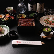 名店で受け継がれる、絶品のタレで焼き上げた鰻をお重でご用意いたします。