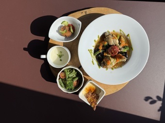 しろ　鶏肉がメインのワンプレートランチ