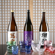 旬の料理と味わいたい日本酒。10種前後のオススメを用意