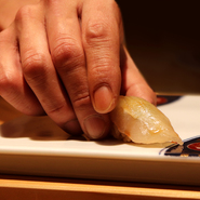 150年先の寿司の原型を目指す「新江戸前鮨」の味と趣向を堪能