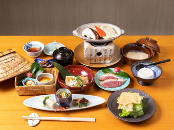 こだわりの京ゆばを満喫する『ゆば尽くし』 ランチでの最上級コースです