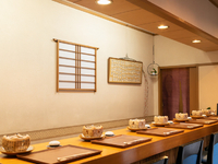 カウンター席のみ