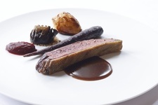 プレミアムコース内の一品。京都亀岡の「七谷鴨（ななたにかも）」を使用した『メインディッシュ』