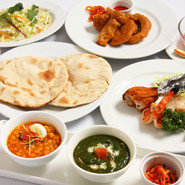 全11種類の中からお好きなカレーを2種類お選び頂けます♪