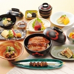 「鰻丼」や「白焼」「肝焼」など様々な鰻の美味しさをご堪能いただけます。