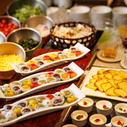 色とりどりの食材を活かしたビュッフェは総勢50種以上